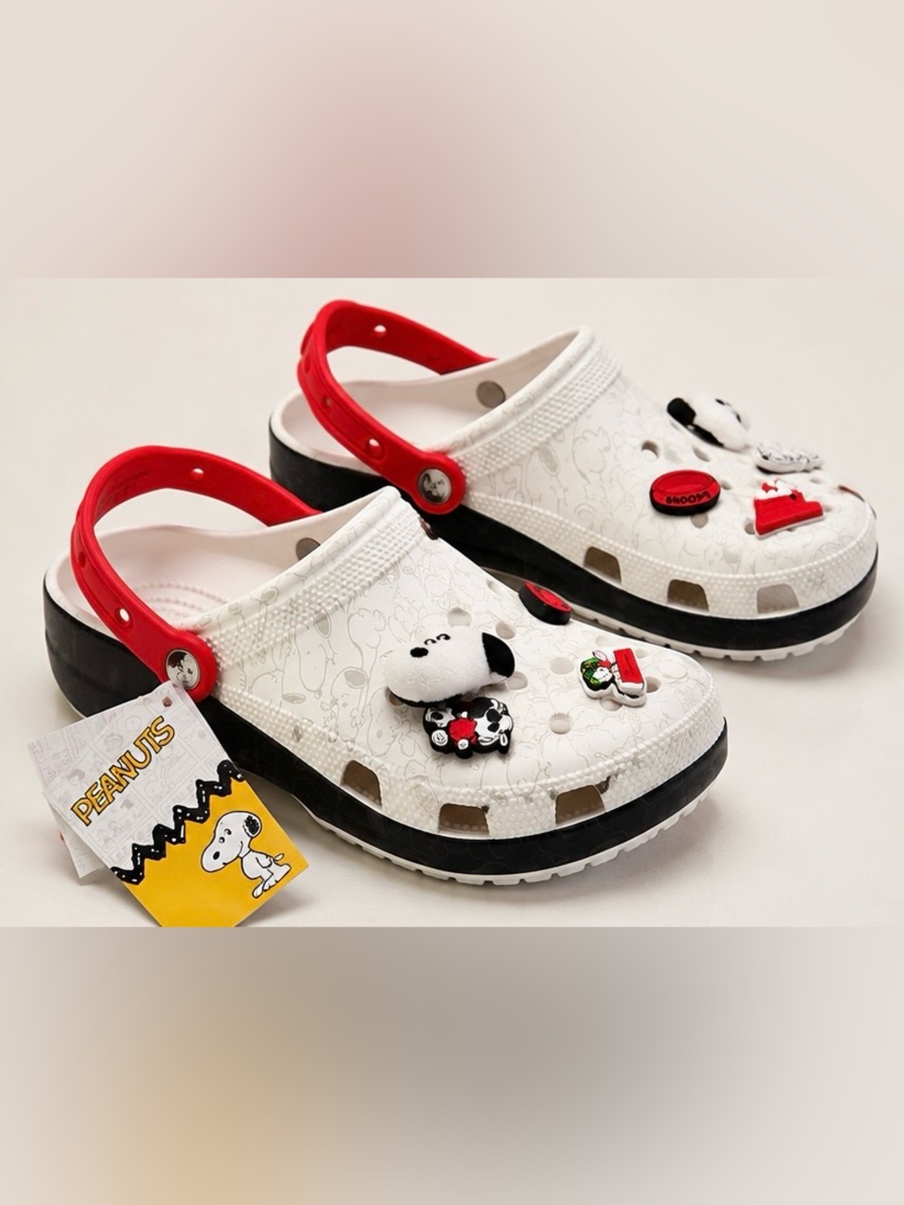 Crocs x Peanuts Snoopy Classic Clog Multi Jibbitz New in Box